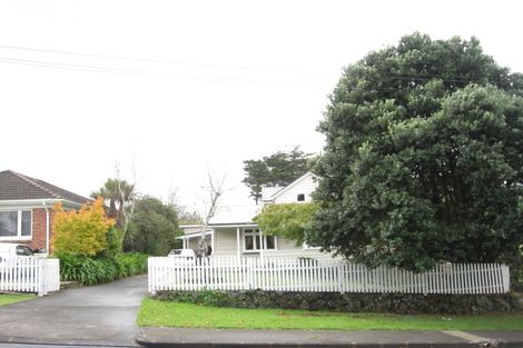 Photo of property in 66 Beach Road, Mellons Bay, Auckland, 2014