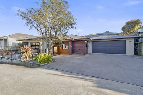 Photo of property in 4a Awanui Street, Merrilands, New Plymouth, 4312
