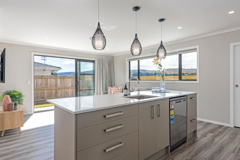 Photo of property in 20 Atlantic Drive, Fitzherbert, Palmerston North, 4410