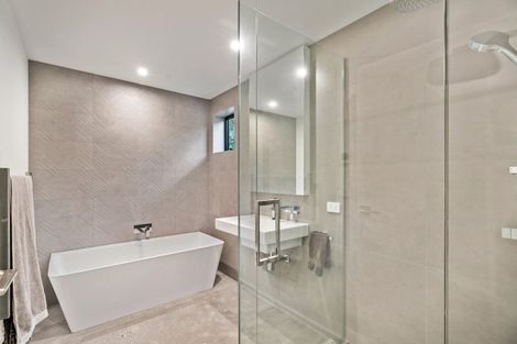 Photo of property in 11 Red Deer Rise, Kelvin Heights, Queenstown, 9300