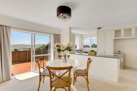 Photo of property in 2 Karoro Place, Paremata, Porirua, 5024