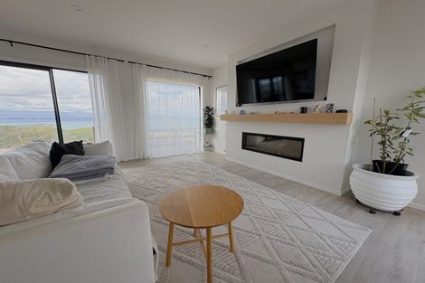 Photo of property in 37 Boeing Way, Newlands, Wellington, 6037