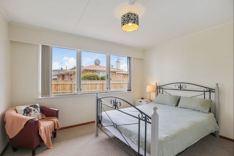 Photo of property in 28 Highbury Drive, Levin, 5510