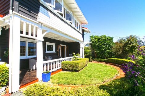 Photo of property in 124 Pendarves Street, New Plymouth, 4312