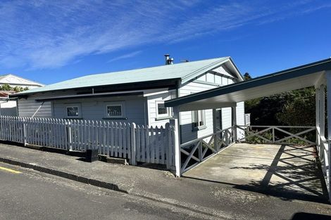 Photo of property in 14 Enfield Road, Hospital Hill, Napier, 4110