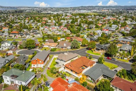 Photo of property in 10 Tatyana Place, Massey, Auckland, 0614
