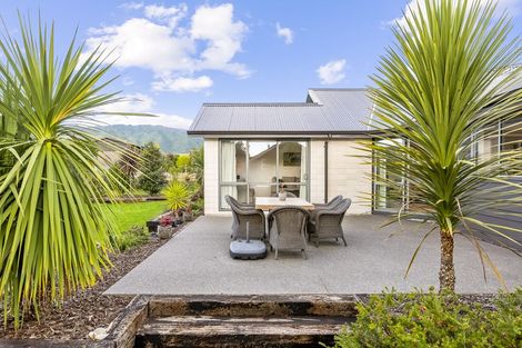 Photo of property in 2 Lamont Place, Waikanae, 5036
