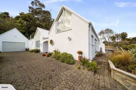 Photo of property in 13 Ambury Place, Merrilands, New Plymouth, 4312