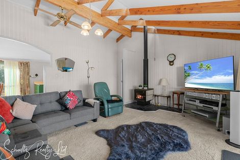 Photo of property in 16 Kaiwaka-mangawhai Road, Kaiwaka, 0975
