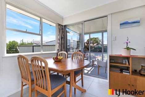 Photo of property in 18 Burndale Terrace, Manurewa, Auckland, 2102