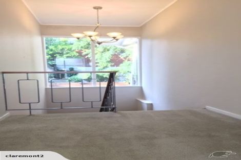 Photo of property in 24 Holdaway Avenue, Northcote, Auckland, 0627