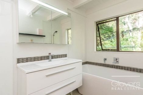 Photo of property in 62 Woodfern Crescent, Titirangi, Auckland, 0604