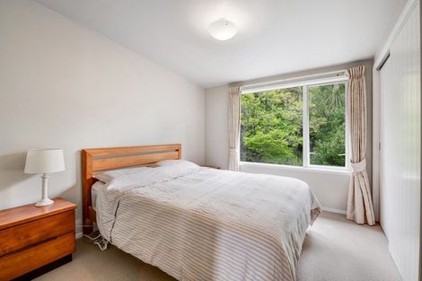 Photo of property in 15 Springwater Vale, Unsworth Heights, Auckland, 0632