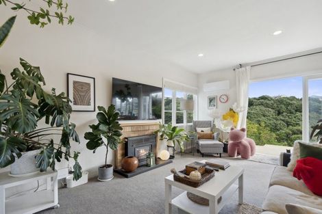 Photo of property in 15 Leveson Street, Strathmore Park, Wellington, 6022