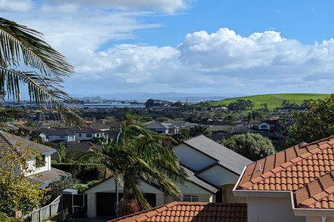 Photo of property in 25 Brooke Ridge Rise, East Tamaki Heights, Auckland, 2016