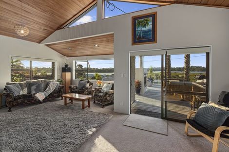 Photo of property in 11 The Terrace, Herald Island, Auckland, 0618