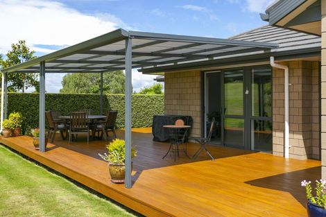 Photo of property in 18 Loch Views Road, Acacia Bay, Taupo, 3385