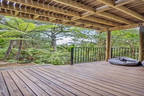 Photo of property in 58 Laingholm Drive, Laingholm, Auckland, 0604