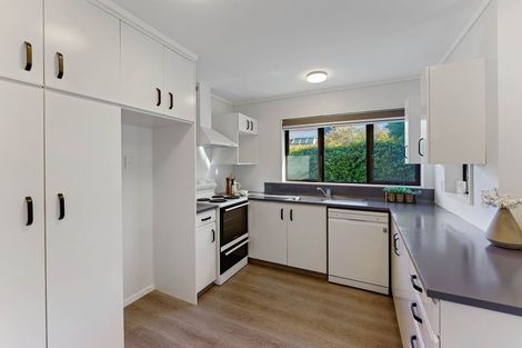 Photo of property in 37 Rosebank Grove, Waikanae, 5036