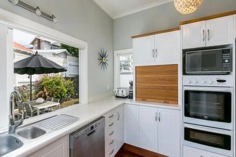 Photo of property in 4 Cobden Lane, Bluff Hill, Napier, 4110