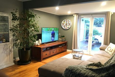 Photo of property in 25 Longburn Road, Henderson, Auckland, 0610