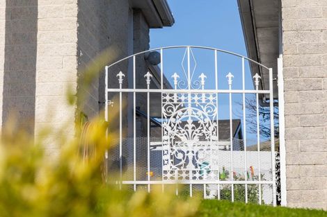 Photo of property in 1 Edgewater Street, Waikanae, 5036