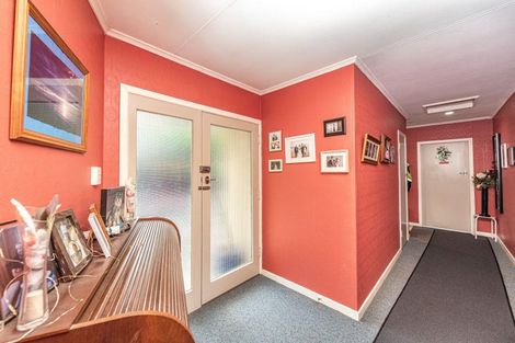 Photo of property in 2 Hillside Terrace, Saint Johns Hill, Whanganui, 4500