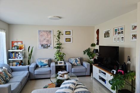 Photo of property in 20 Condor Place, Unsworth Heights, Auckland, 0632