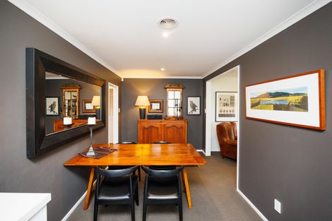 Photo of property in 8 Earl Place, Hokowhitu, Palmerston North, 4410