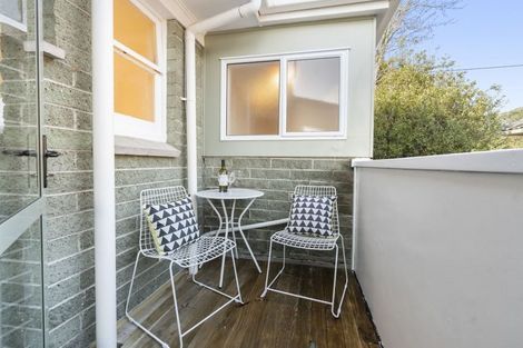 Photo of property in 1/623 Beach Road, Rothesay Bay, Auckland, 0630