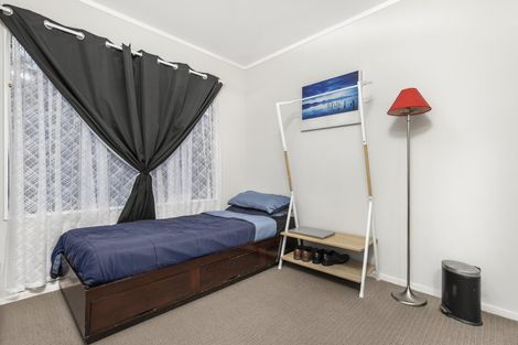 Photo of property in 32 Randwick Place, Randwick Park, Auckland, 2105