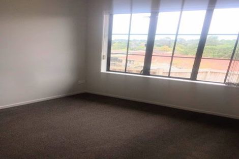 Photo of property in 8a Diosma Place, Botany Downs, Auckland, 2010