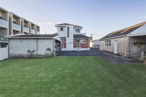 Photo of property in 2 Toru Street, Te Atatu Peninsula, Auckland, 0610