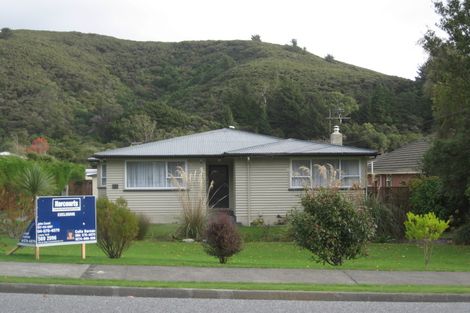 Photo of property in 82 Horoeka Street, Stokes Valley, Lower Hutt, 5019