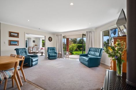 Photo of property in 472 Lees Road, Feilding, 4775