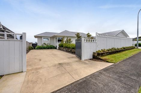 Photo of property in 7 Lemont Place, Westown, New Plymouth, 4310