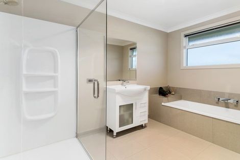 Photo of property in 19 Montgomery Crescent, Kinloch, Taupo, 3377