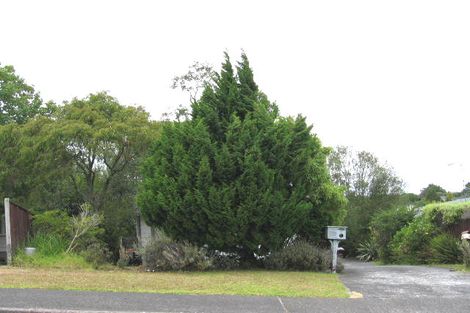 Photo of property in 1/5 Kerria Place, Sunnynook, Auckland, 0620