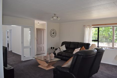 Photo of property in 52 Meadowood Drive, Unsworth Heights, Auckland, 0632