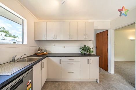 Photo of property in 69b Hartford Crescent, Totara Park, Upper Hutt, 5018