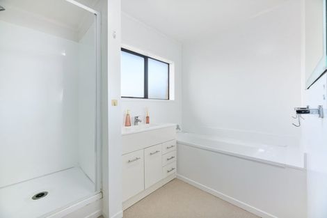 Photo of property in 1/294 Great North Road, Henderson, Auckland, 0612