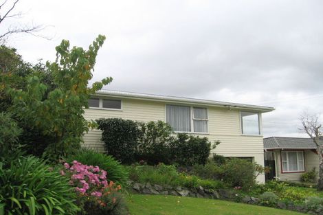 Photo of property in 60 Larsen Crescent, Tawa, Wellington, 5028