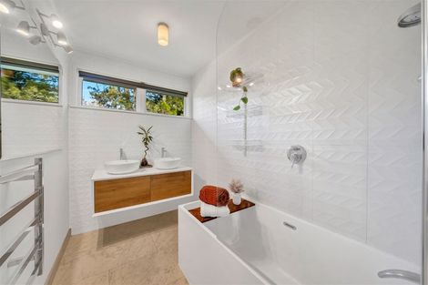 Photo of property in 63 Weatherly Road, Torbay, Auckland, 0630