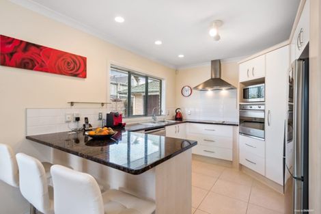 Photo of property in 15 Ina Ville Drive, Pukekohe, 2120