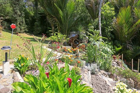 Photo of property in 40 Napuka Road, Henderson Valley, Auckland, 0612