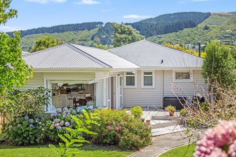 Photo of property in 4 Ranui Terrace, Tawa, Wellington, 5028