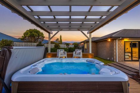 Photo of property in 10 Taranui Way, Paraparaumu Beach, Paraparaumu, 5032