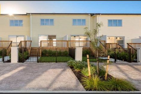 Photo of property in 15/11 Ray Small Drive, Papakura, 2110