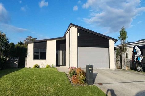 Photo of property in 35 Gallipoli Place, Paraparaumu, 5032