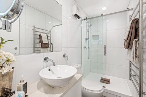 Photo of property in 2/24 Selwyn Road, Cockle Bay, Auckland, 2014